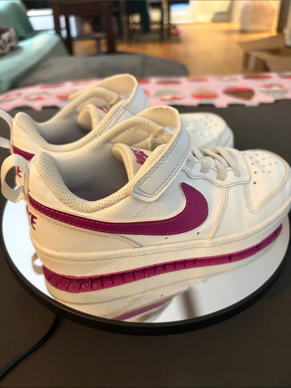 Nike Kids White and Magenta Low-Top Sneakers